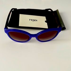 Fendi sunglasses. 100% authentic. Funky, brand new glasses certificate.